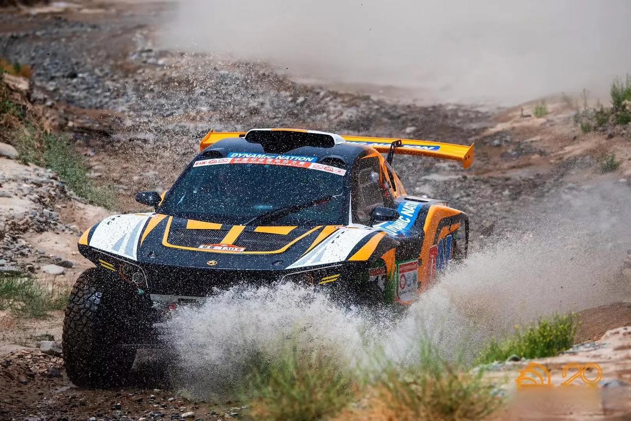 开云体育-雷诺车队横扫索伯车队，拉塞尔高光表现