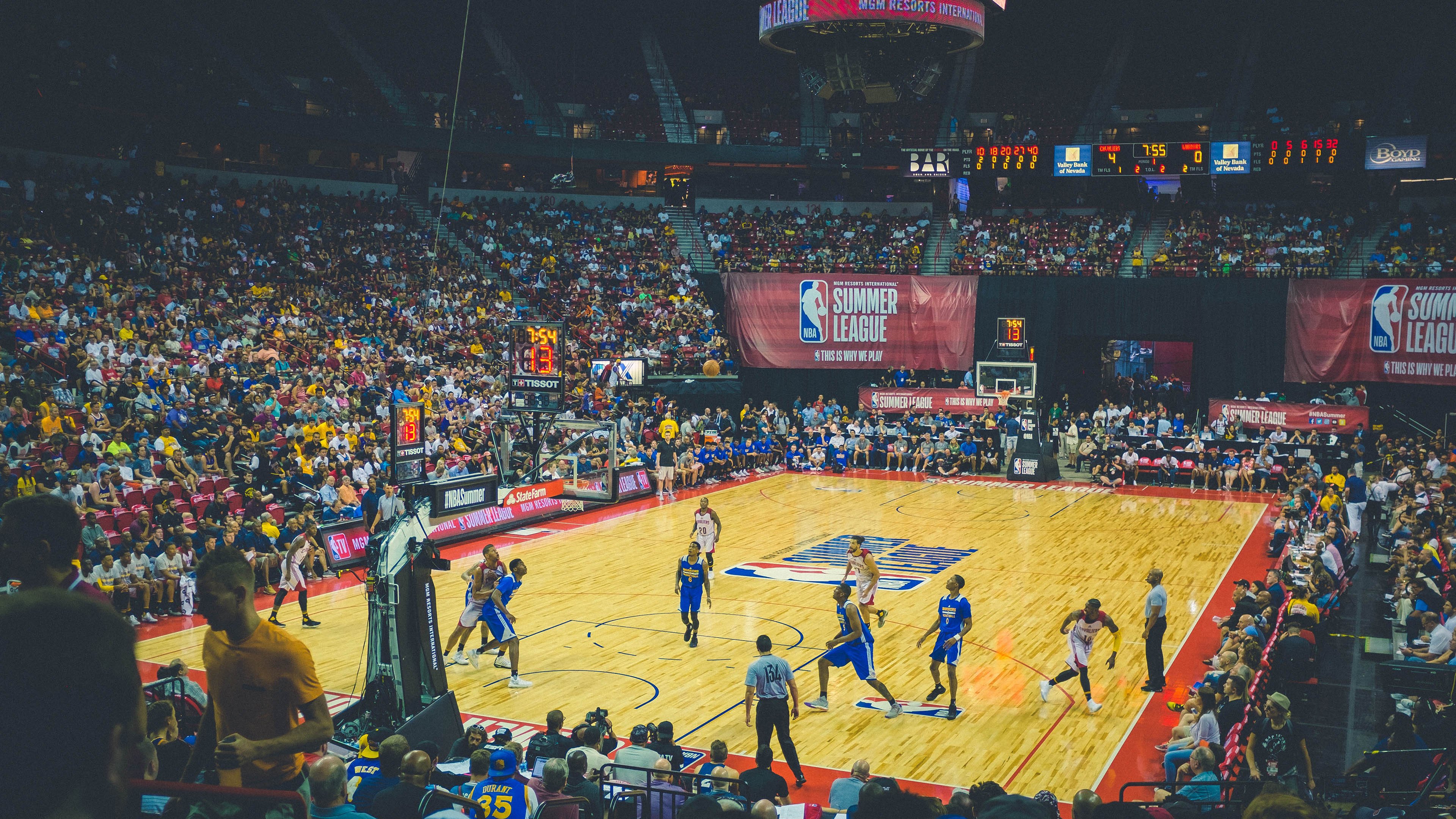 蜂群战术与王者降临,当黄蜂压制马刺,詹姆斯在奥运关键战接管比赛