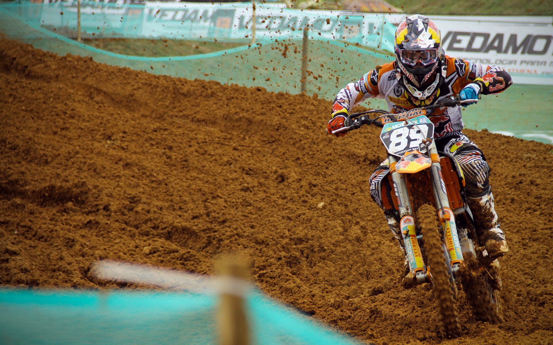 开云体育app-橙色风暴席卷篮球殿堂，当NBA总决赛遇上荷兰与洪都拉斯的足球传奇