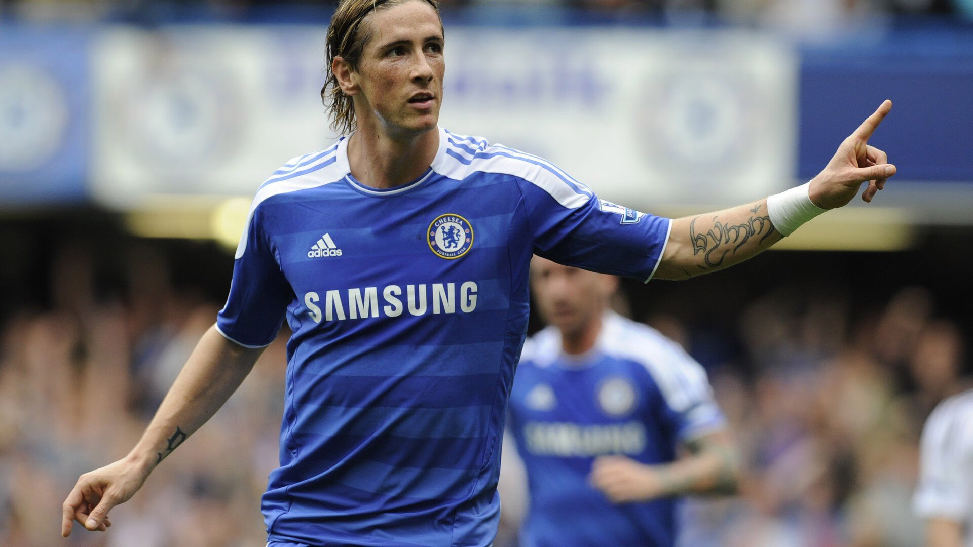 皮克点燃赛场,英格兰封锁加拿大,一场定义时代的双重奏